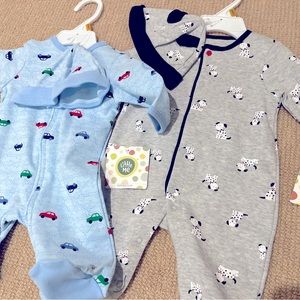 Set of 2 NWT NB sleepers with matching hats